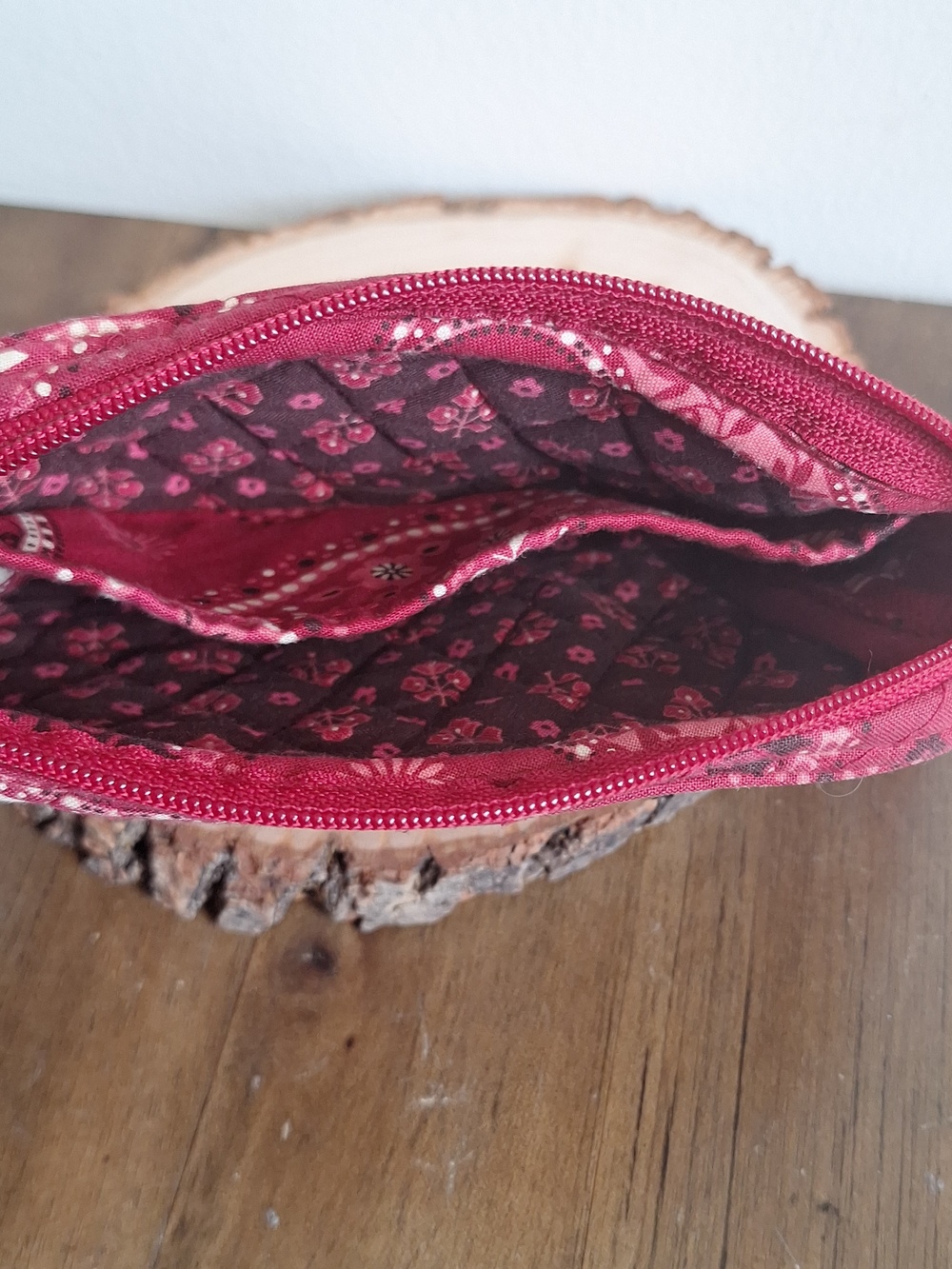 Vera Bradley Mesa Red Quilted All-In-One Wristlet Wallet - Retired Pattern - Picture 7 of 10